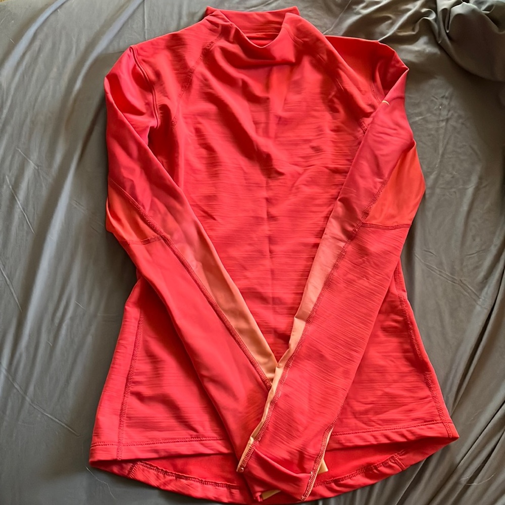 NWOT Nike Mock Neck Hyperwarm Long Sleeve